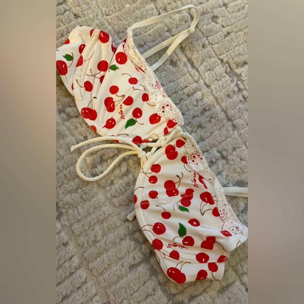 Frankie's Bikinis | Sydney Sweeney Bikini Top